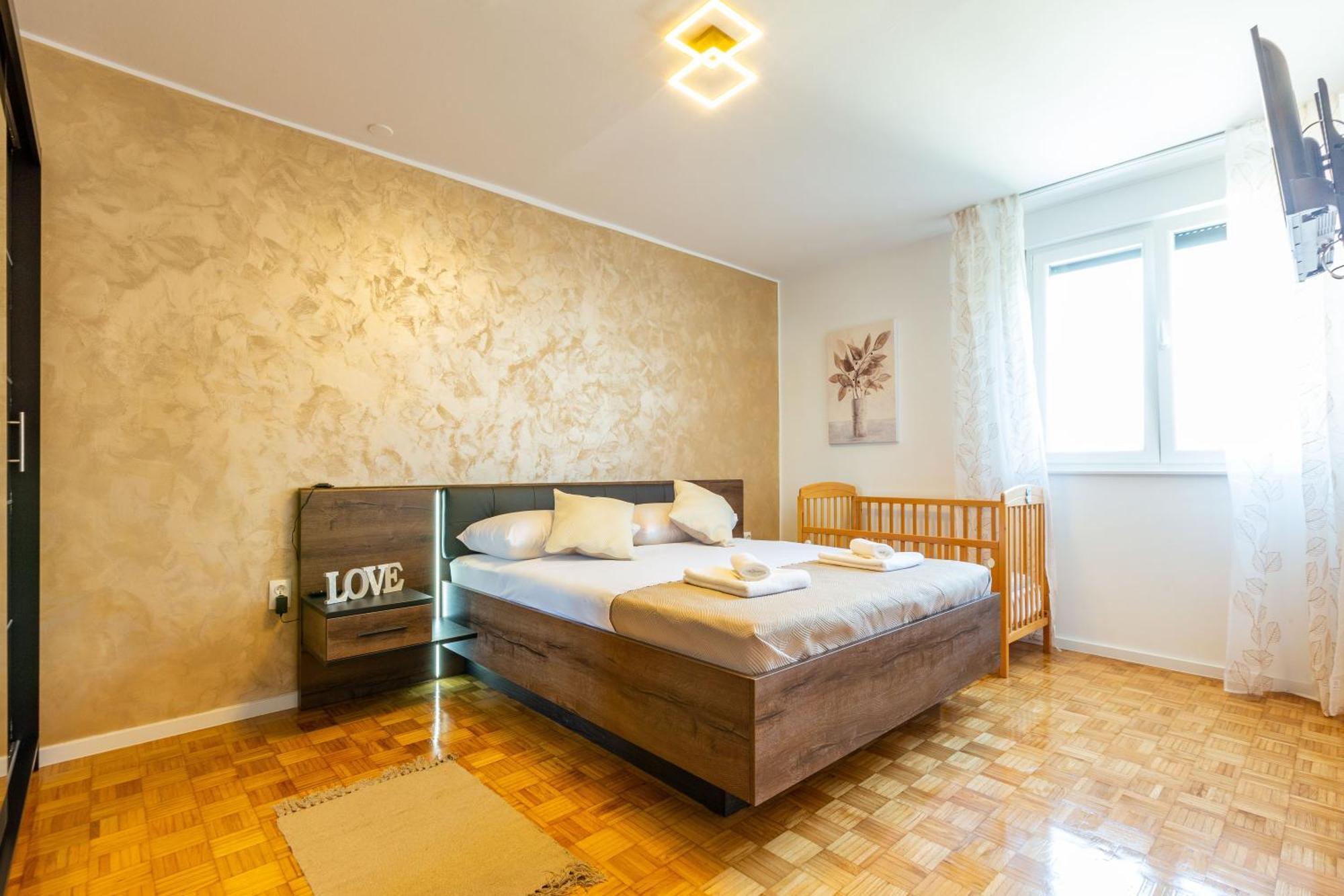 Apolon 2Bdr Apartment With Balcony Zadar Exterior photo